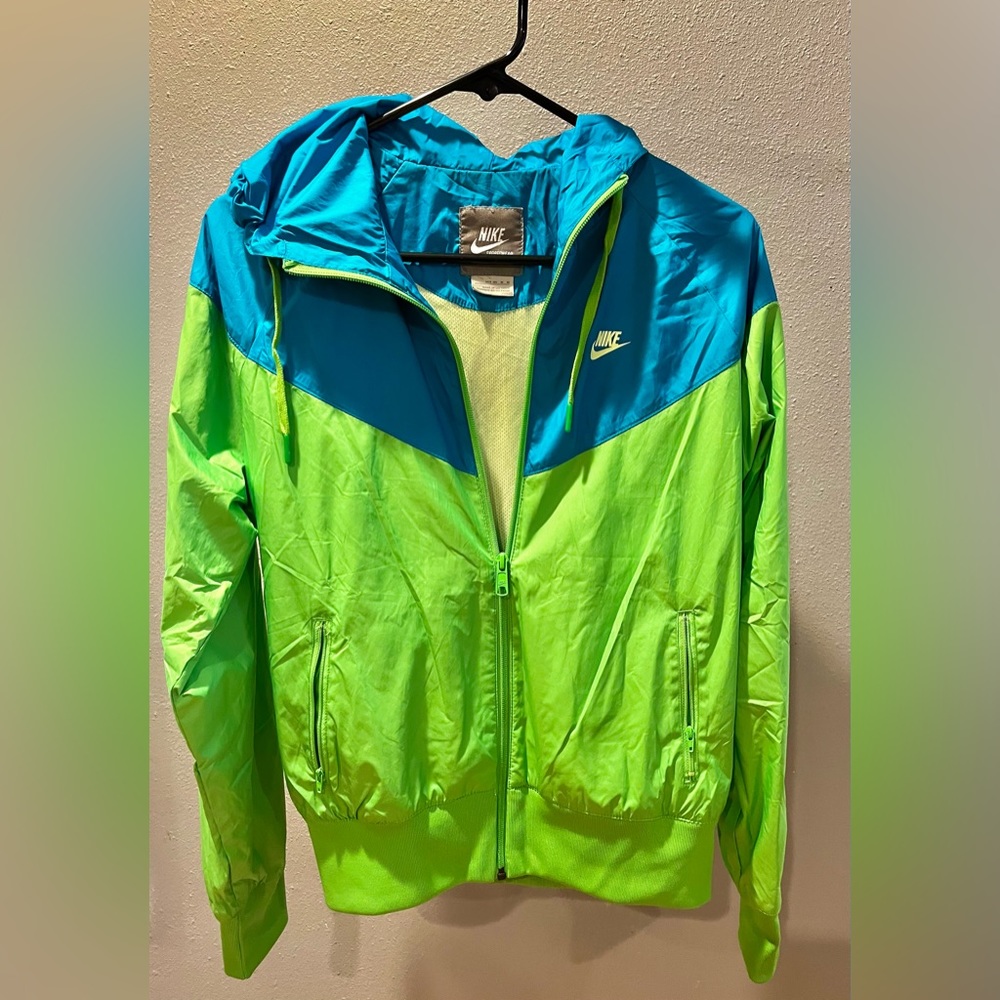 Nike zip-up hoodie rain/running jacket, size medium. Like new.
